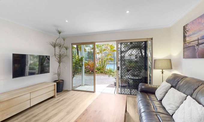 Noosaville House | 6 Pelican Beach Resort