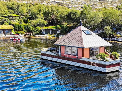 Kalvag House | 6 person holiday home in Kalvåg-By Traum