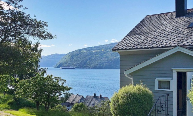 Stryn House | 6 person holiday home in Utvik