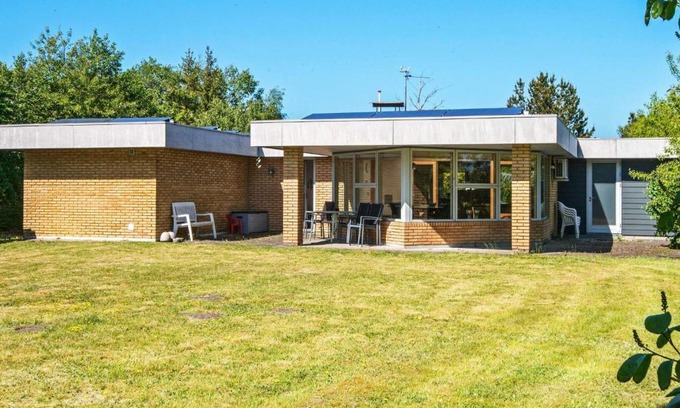 Skaven Strand House | 6 person holiday home in Tarm