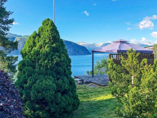 Stryn House | 6 person holiday home in Utvik