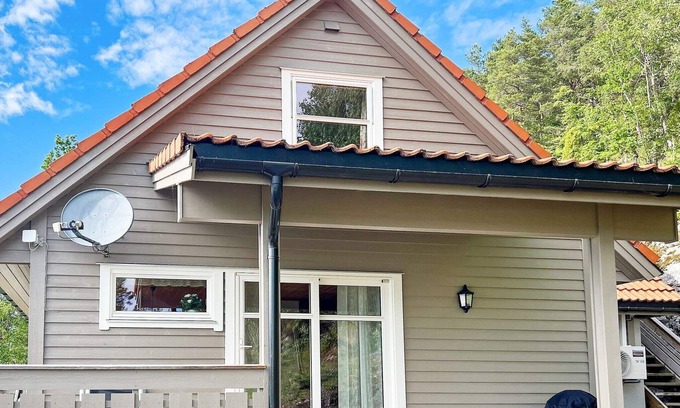 Leikanger House | 6 person holiday home in Leikanger