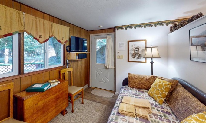 Joseph House | 60073 Wallowa Lake Hwy (lower unit)