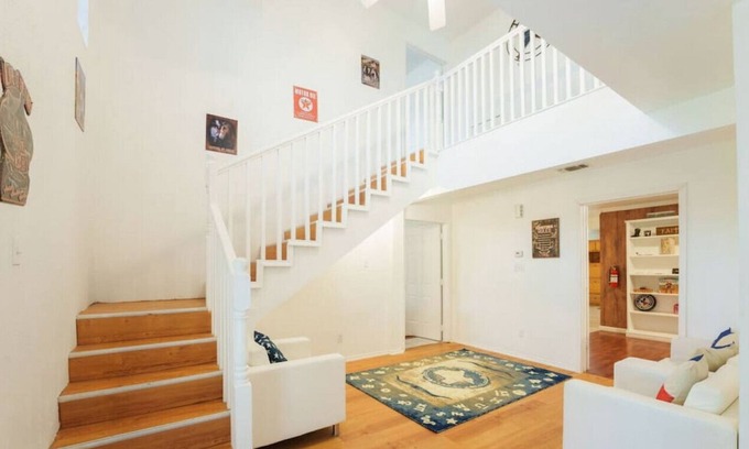 Euless Cabin | 611 W Mills Drive Euless TX · Pleasant & Welcoming Cabin w/ Private Parking