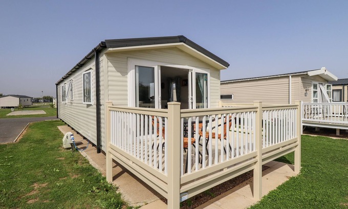 Mablethorpe Cottage | 62 PINEWOOD, pet friendly, with a garden in Mablethorpe