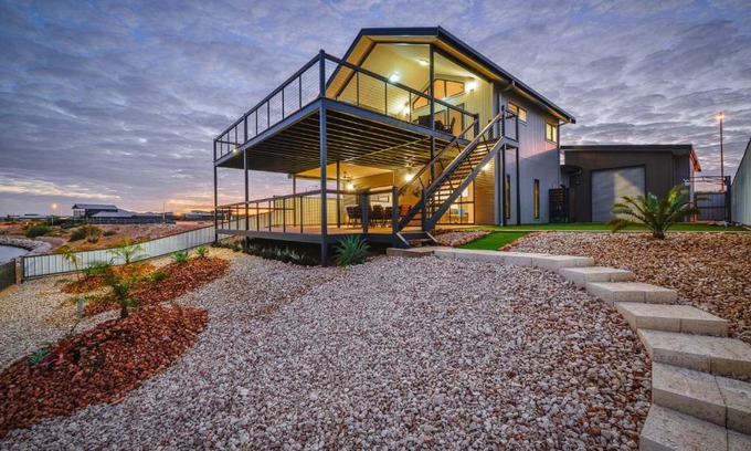 Exmouth House | 64 Madaffari Drive