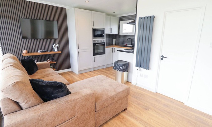 Chapel Saint Leonards Cottage | 66 CHERRY PARK, pet friendly, with a garden in Chapel St Leonards