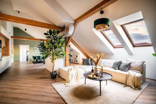 Karlin Apartment | 6BR Castle V!EWS A/C luxury Dolce Vita apartment