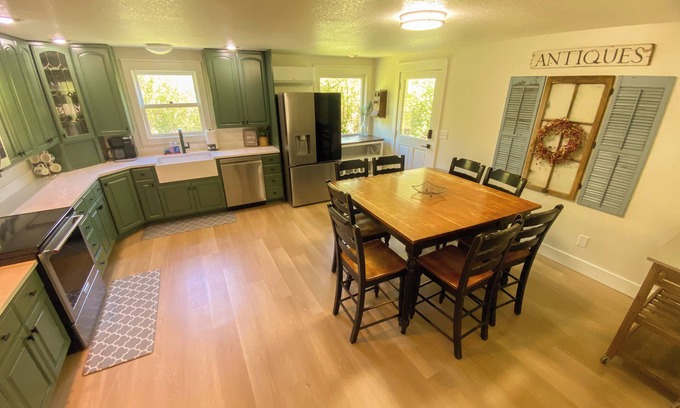 Bonney Lake Other | 6BR Farmhouse Retreat: Country, Family, and Fun