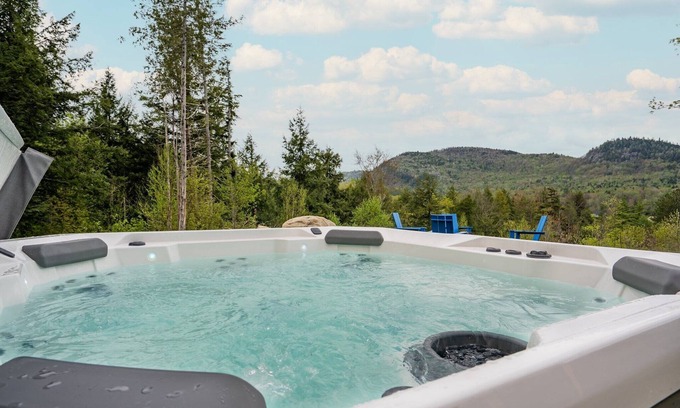 Bethel House | 6BR Luxury Cabin | Fire Pit Hot Tub Fun Awaits