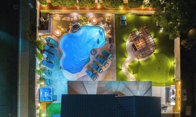 Glendale House | 6BR Wonder w/Heated Pool/Hot Tub/Game Room