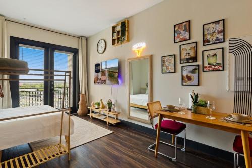 North Burnet Apartment | 6min to Domain,12min DT, Balcony and Free Parking