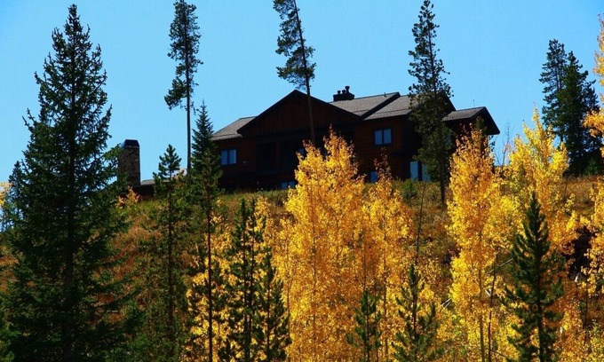 Tabernash House | 7 Acre Mountain Retreat: 7 bdrms 7.5 ba gourmet kitchen; ski raft hike fish bike
