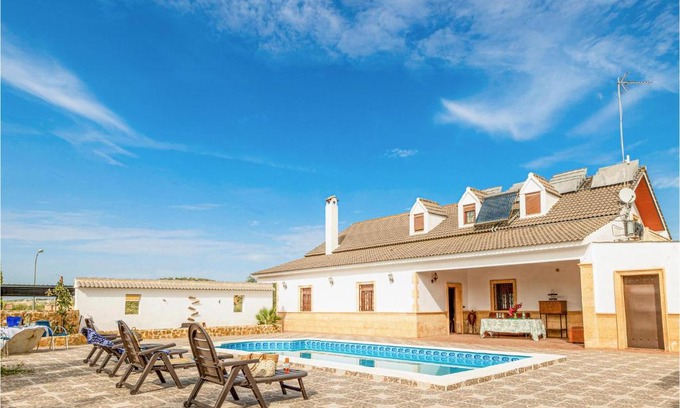 Lucena House | 7 Bedroom Awesome Home In Lucena