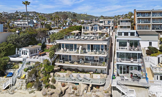 Laguna Beach Villa | 7 Direct Beach Access steps away Djakarta (G), the Spacious Villa with Jacuzzi Tub