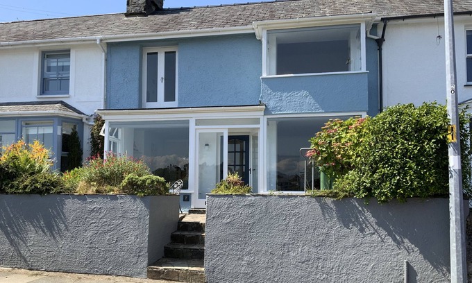 Borth-y-Gest Cottage | 7 IVY TERRACE, family friendly, with a garden in Borth-Y-Gest