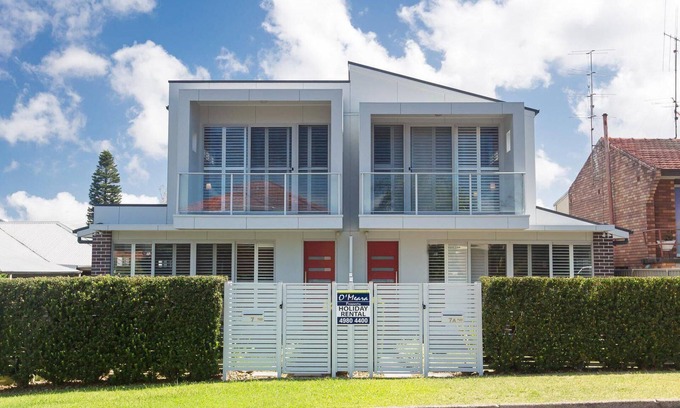 Corlette House | 7 Judith Street - Stunning duplex with ducted air
