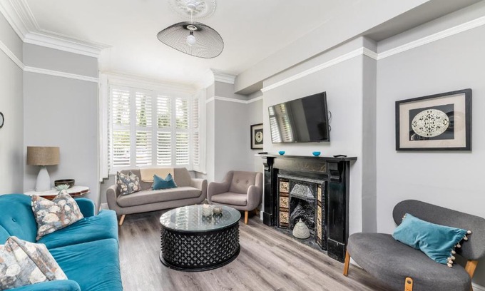 Bootham House | 7 Longfield Terrace Gorgeous Central 5 Bed House in York with Parking I Pass The Keys