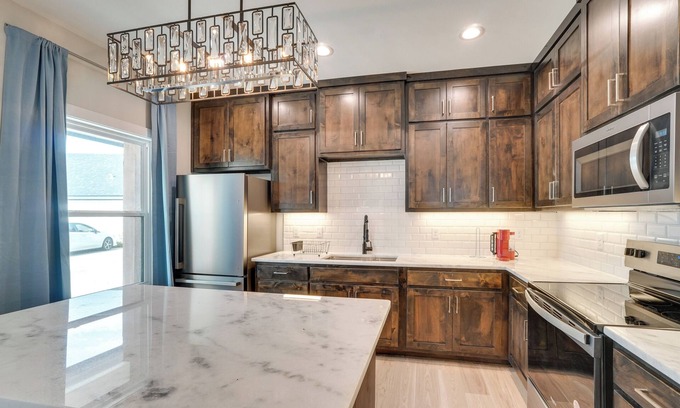 San Angelo Cottage | 7 Mi to Afb: Central & Modern San Angelo Home