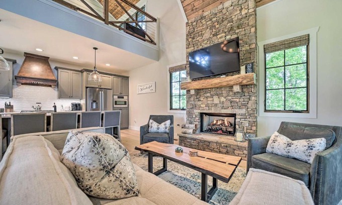 Glenville House | 7 Mi to Ski Sapphire Valley Resort-Style Retreat