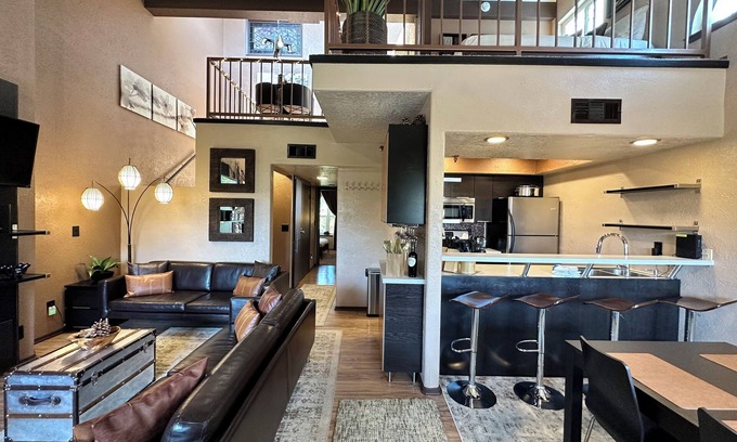 Tahoe Village Condo | 7 Mins to Lake Tahoe Beaches, 3 Mins to Heavenly Ski Slopes! Breathtaking Views!