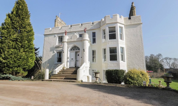 Coldingham Cottage | 7 PRESS CASTLE, family friendly, with open fire in Coldingham