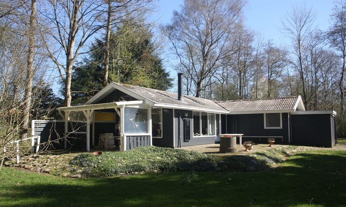 Ronbjerg Cottage | 72 m2 lovely summer cottage situated on 2,850 m2 nature ground. Near the beach.