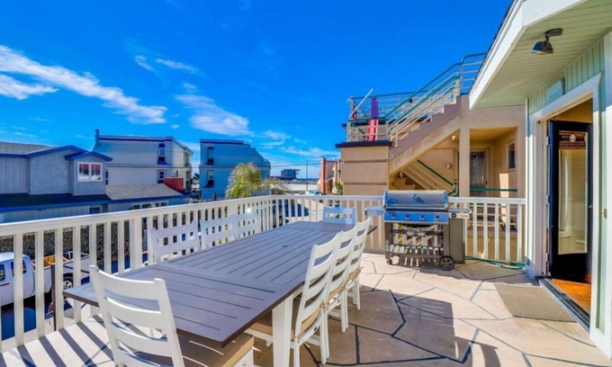 South Mission Beach Villa | 728 San Luis Rey · Spacious Beach House with Large Private Deck