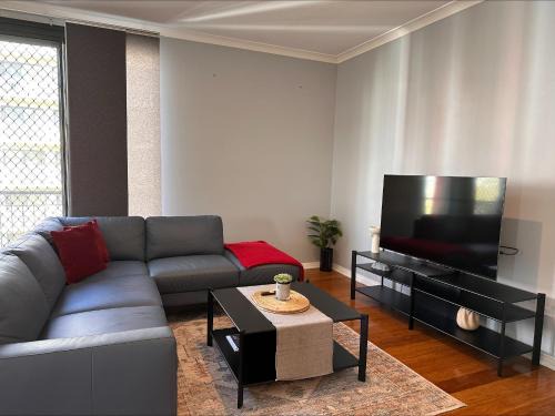 East Perth Apartment | 73 Peaceful &private 2brparkng