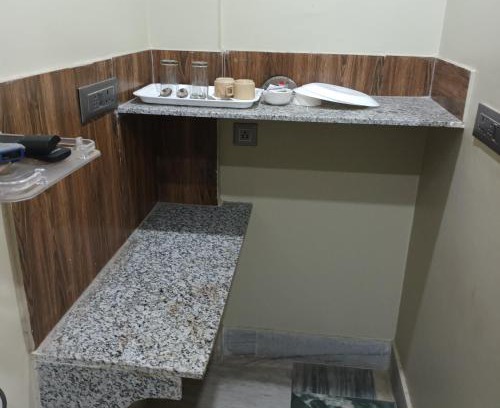 Kolkata Hotel | 73 Rest House