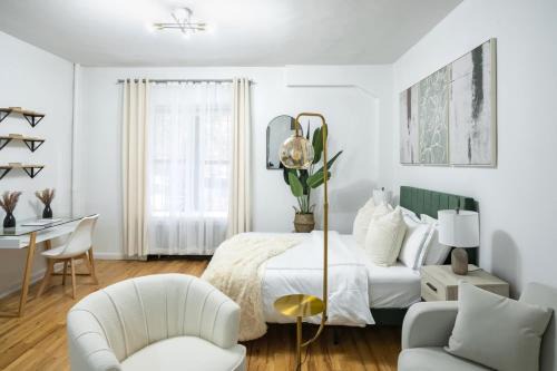 Central Park West Apartment | 74-1A New Studio in Prime UWS - GYM In Building
