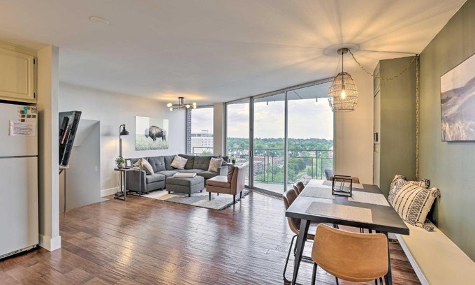 Downtown Omaha Apartment | 7th-Floor Omaha Condo with Balcony and Park Views