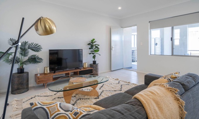 Cloverdale Apartment | 7th Heaven in Cloverdale 2BR2BA +Parking