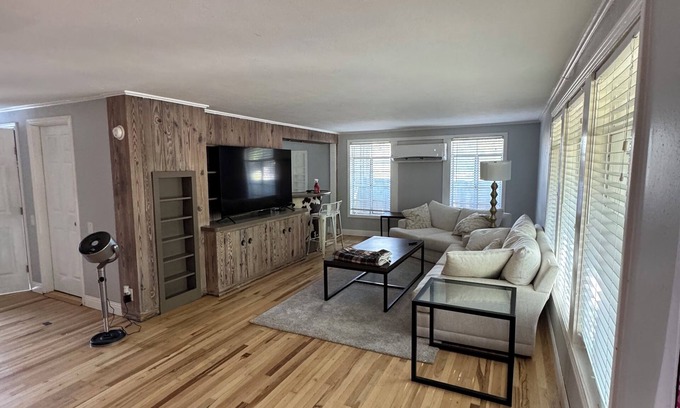 Fort Worth Condo | 7th Street FUN Loft in a Beautiful Neighborhood