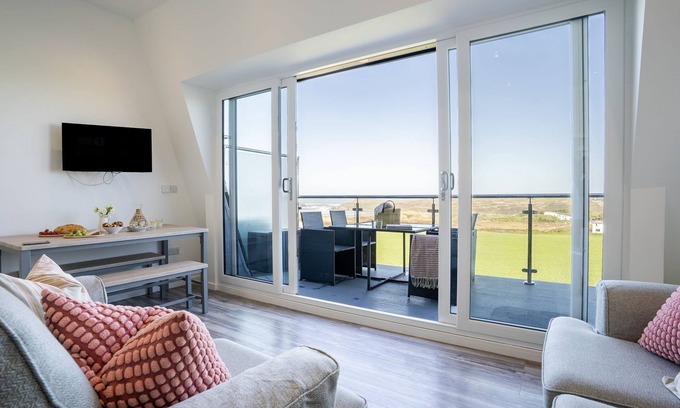 Crantock Apartment | 8 Beachview - apartment in Crantock sleeps 4 guests in 1 bedroom