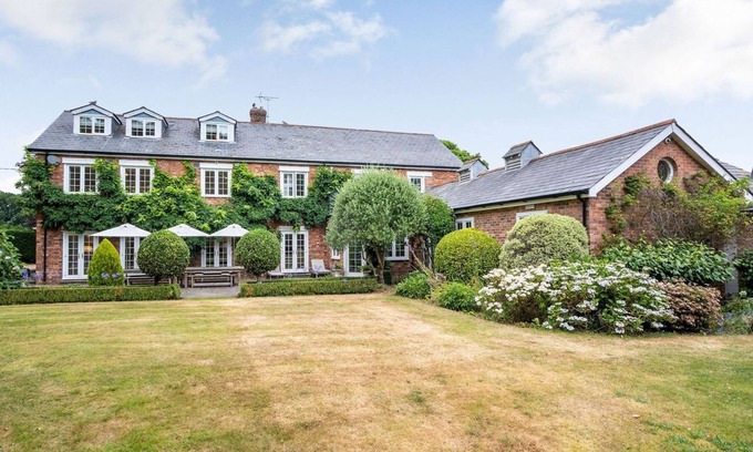 Canford Magna Cottage | 8 bedroom accommodation in Wimborne