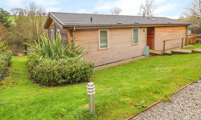 Looe House | 8 Lake View