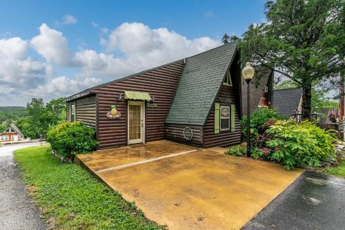 Lampe House | 8 Mi to Dogwood Canyon Cozy Cabin with Deck