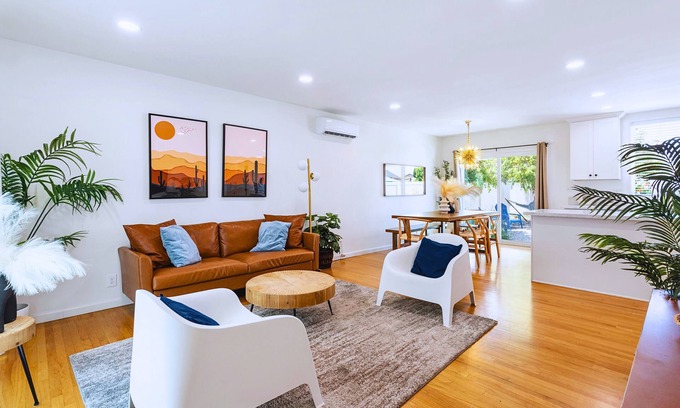 Fullerton House | 8 Mins to Disney: Sleeps 8 + Fire Pit + Laundry