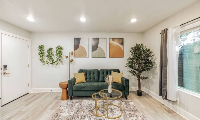 Old East Dallas Apartment | 8 Minutes to DT | 1/1 w/Parking (103)