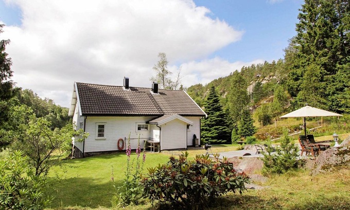 Lyngdal House | 8 person holiday home in Kvås