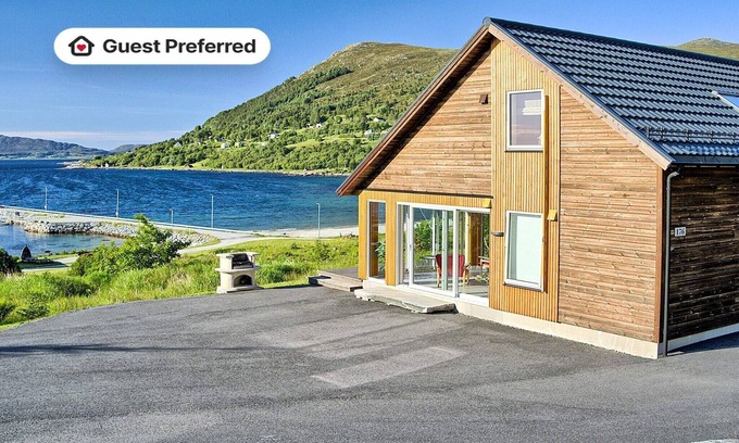 Stadlandet House | 8 person holiday home in Åram