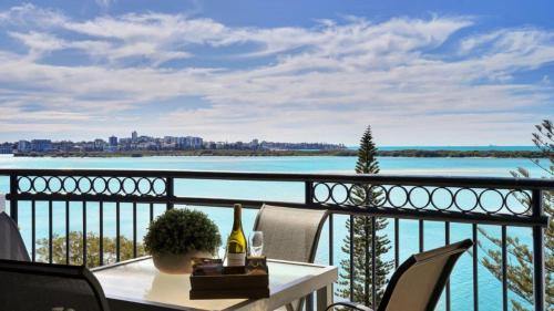 Golden Beach Apartment | #812 Ramada Resort, Beachfront