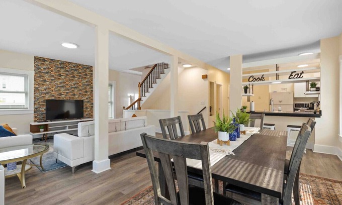 High Street Hill Apartment | 88 Boylston Street · Skyrise Two Stories - Centrally Located