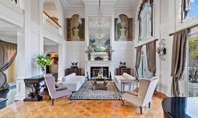 Frankfort House | 8BR 8BA Luxury Home, Olympic Sized Pool, 5 Mins to Buffalo Trace