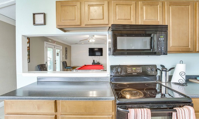 Read Boulevard East House | 9 Mi to Dtwn: New Orleans East Home