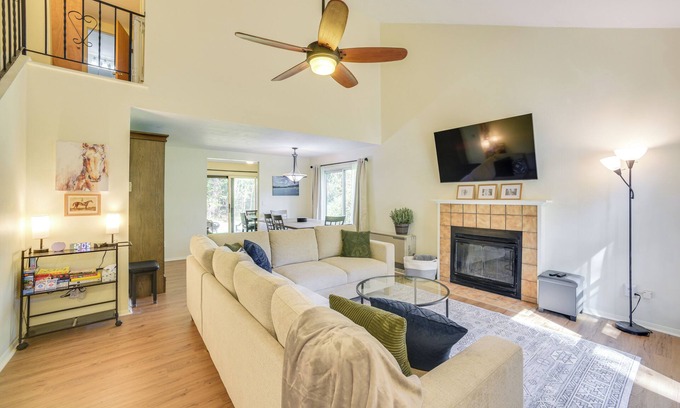 Malta House | 9 Mi to Saratoga Racetrack: Townhome w/Bicycles!