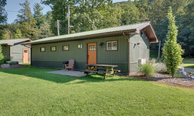 Hillsgrove Cabin | 9 Mi to Worlds End State Park: Cabin in Hillsgrove
