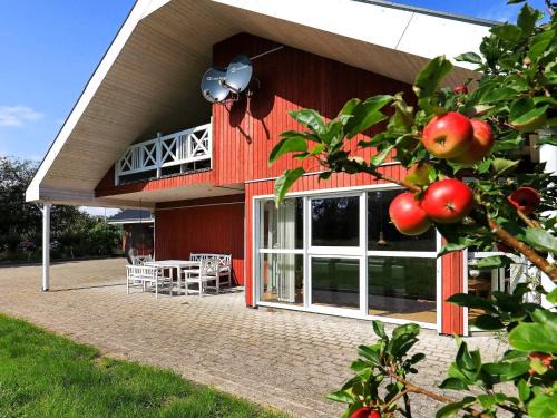 Lyngsa House | 9 person holiday home in Sæby