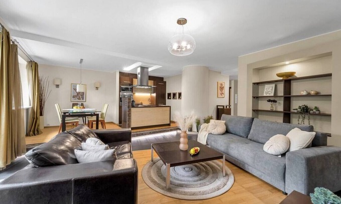Ochota Apartment | 90m2 Prestige Suite - Parking & Jacuzzi & AirCon by Rentujemy